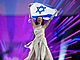 Izraelská zpvaka Eden Golanová pichází na finále Eurovize. (11. kvtna 2024)