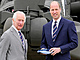 Král Karel III. a princ William ve vojenském leteckém centru v Middle Wallop po...
