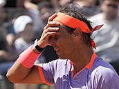 Zklamaný panlský tenista Rafael Nadal ve druhém kole turnaje v ím
