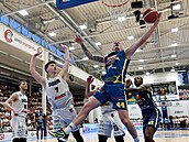 Armex Dín  - Sluneta Ústí, 6. semifinále play off basketbalové ligy. Vlevo...