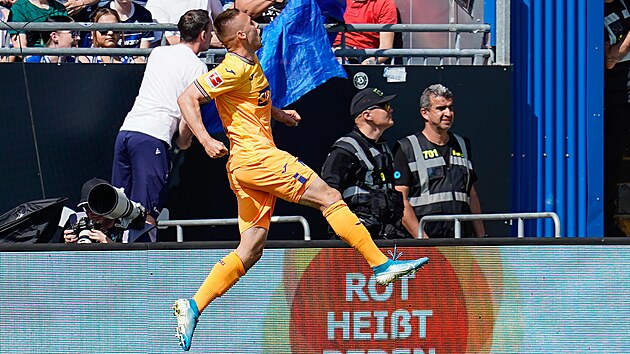 Obránce Hoffenheimu Pavel Kadeábek slaví gól v utkání proti Darmstadtu.