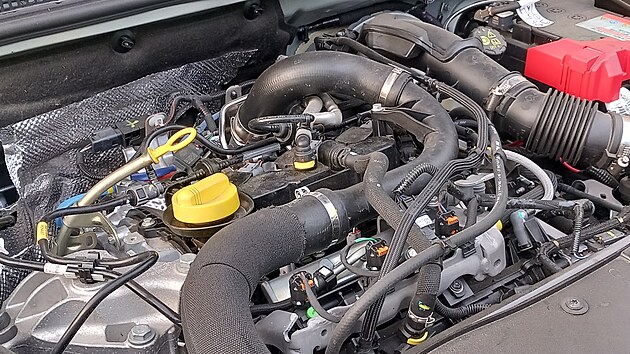 Spotřeba LPG se pohybuje okolo 9,8 l/100 km, v případě benzinu to je o více než dva litry méně.