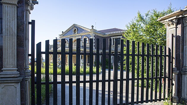 Vila ve stylu podnikatelského baroka nedaleko Brna získala novou majitelku. (2024)