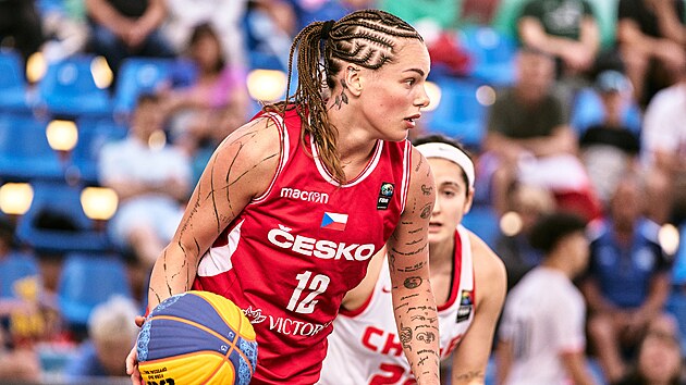 eská basketbalistka Albta Levínská bhem olympijské kvalifikace proti Chile