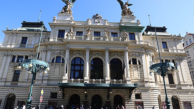 Rozloučení se zesnulou Simonou Postlerovou hostilo pražské Divadlo na Vinohradech (14. května 2024).