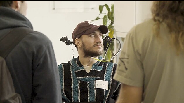 Noland Arbaugh je první pacient s mozkovým ipem Neuralniku
