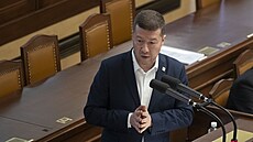 Pedseda SPD Tomio Okamura na mimoádné schzi Snmovny ke korespondenní volb