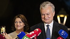 Litevský prezidentský kandidát Gitanas Nauseda slaví vítzství v prvním kole...