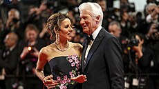 Richard Gere a jeho třetí manželka Alejandra Silva (Cannes, 17. května 2024)
