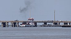 Do mostu v Galvestonu v americkém stát Texas ve stedu narazilo plavidlo a do...