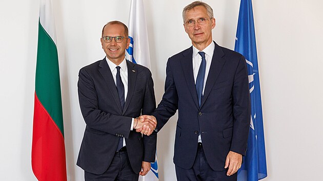 Michał Szczerba, předseda Parlamentního shromáždění NATO, s generálním tajemníkem Stoltenbergem na jednání v Sofii (28. května 2024)