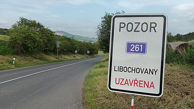 Velmi nepříjemné komplikace způsobil řidičům sesuv svahu nad kolejemi v obci Libochovany na Litoměřicku. Hojně využívaná silnice mezi Ústím nad Labem a Litoměřicemi bude kvůli tomu minimálně měsíc uzavřena. (24. května 2024)