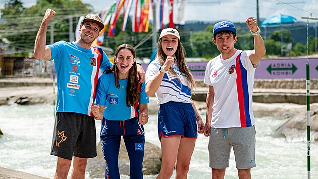 OLYMPIÁDA! Kvarteto českých vodních slalomářů, kteří si na evropském šampionátu vyjeli účast na olympijských hrách v Paříži: kanoisté Lukáš Rohan a Gabriela Satková a kajakáři Antonie Galušková a Jiří Prskavec.