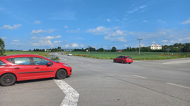 Zrádná křižovatka na obchvatu Holic bude bezpečnější. ŘSD ji přestaví na okružní.