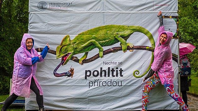Den fascinace rostlinami sice propršel, nicméně dobrá nálada botaniky ani návštěvníky neopouštěla. Nechali se pohltit fascinujícím rostlinami.