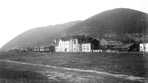 Stanice Tišnov na přelomu 30. a 40. let 20. století, kdy se začala budovat nová trať do Brna. GPS: 49.3469750N, 16.4184328E