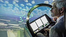 Prezident Petr Pavel na letovém simulátoru v pardubickém Centru leteckého...
