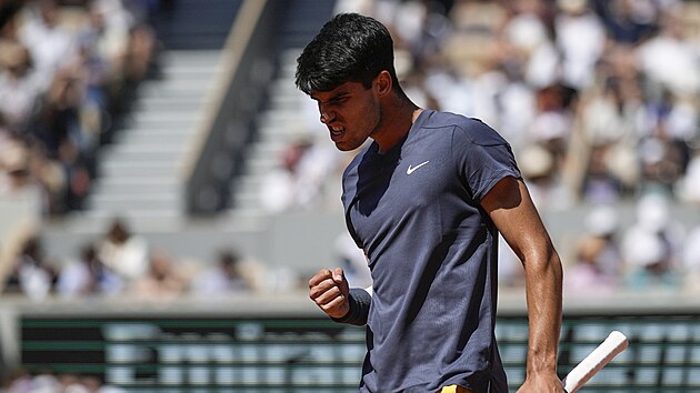 Carlos Alcaraz se raduje v semifinále Roland Garros.