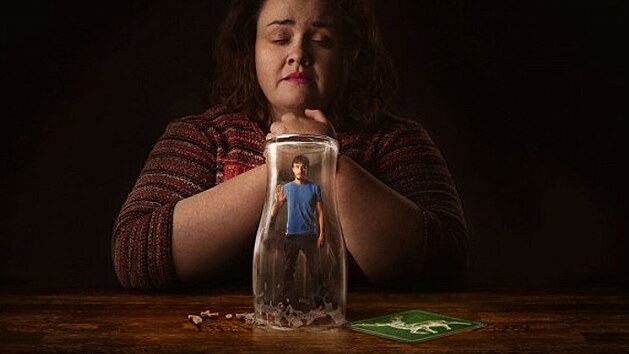 Jessica Gunningová a Richard Gadd v seriálu Sobík (2024)