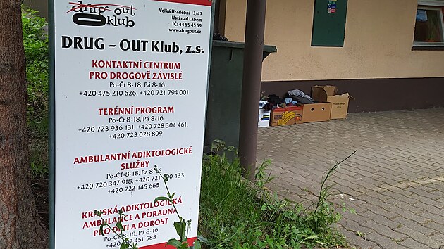 Drug-Out Klub sídlí v ulici Velká Hradební v centru Ústí nad Labem.