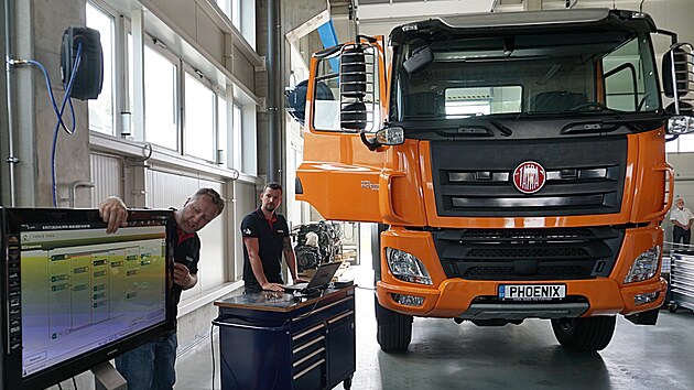 Unik&aacute;tn&iacute; projekt automobilky Tatra Trucks, kter&yacute; je zaměřen na popularizaci technick&yacute;ch oborů mezi studenty středn&iacute;ch &scaron;kol, přijal za posledn&iacute; dva roky řadu &scaron;kol z Česka, ale tak&eacute; ze Slovenska.