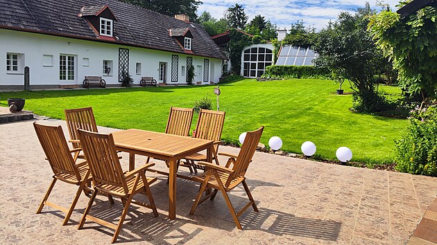 Zpěvák a skladatel Pavel Callta si pořídil statek Napořád v podhůří Šumavy, v klidné a tiché vesničce Marčovice uprostřed přírody. (2024)