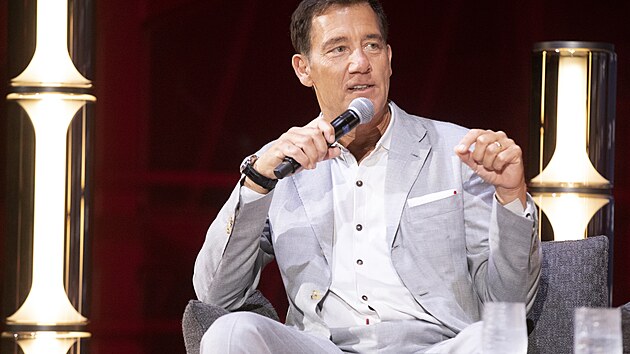 Britský herec Clive Owen během debaty KVIFFTalks v Císařských lázních (5. července 2024).