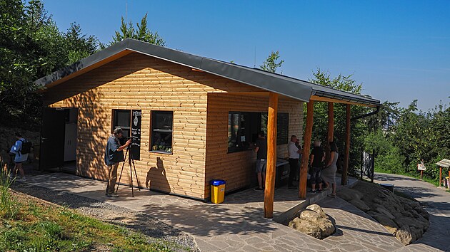 Gastro provoz u lanového centra pod názvem snack U Lanáčku bude nabízet francouzské palačinky a později i pizzu.