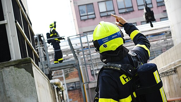 Ve čtvrtek 11. července 2024 dopoledne zasahovalo šest jednotek hasičů u požáru chladicí věže v průmyslovém podniku v ostravských Mariánských Horách.