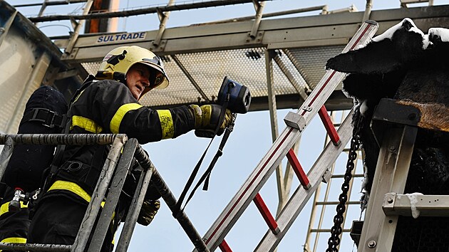 Ve čtvrtek 11. července 2024 dopoledne zasahovalo šest jednotek hasičů u požáru chladicí věže v průmyslovém podniku v ostravských Mariánských Horách.