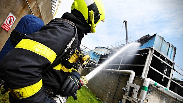 Ve čtvrtek 11. července 2024 dopoledne zasahovalo šest jednotek hasičů u požáru chladicí věže v průmyslovém podniku v ostravských Mariánských Horách.