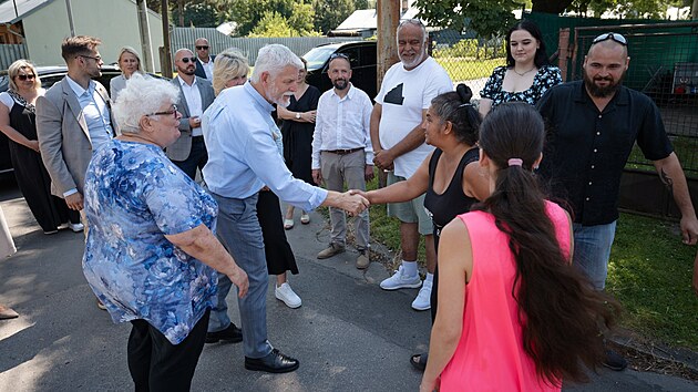 Prezident Petr Pavel s obyvateli ostravské kolonie Bedřiška, kterým hrozí vystěhování. (19. července 2024)