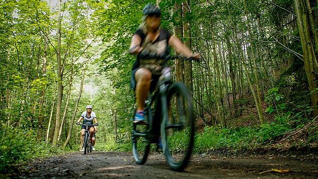 Údolí Rudolfovského potoka je oblíbenou lokalitou pro rodiny s dětmi. Jezdí tudy i cyklisté.