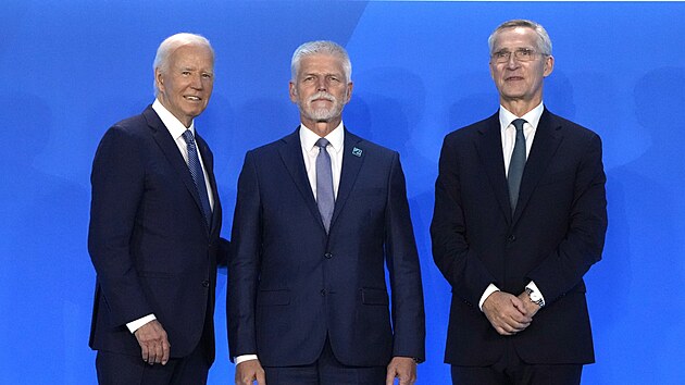 Český prezident Petr Pavel na summitu NATO s generálním tajemníkem Jensem Stoltenbergem (vpravo) a americkým prezidentem Joem Bidenem. (10. srpna 2024)