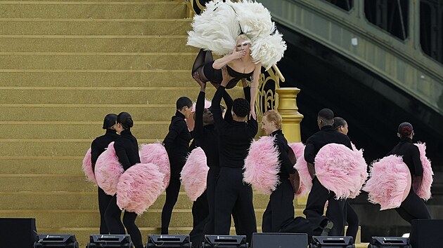 OH Paříž 2024 - olympijské hry ve Francii. Zahajovací ceremoniál. Výpravy plují na řece, zpívala Lady Gaga. (26. července 2024)