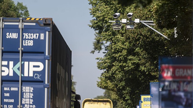 Ve Zl&iacute;ně se bude rychlost vozidel měřit na v&iacute;ce m&iacute;stech. Dnes jsou kamery na tř&iacute;dě Tom&aacute;&scaron;e Bati v m&iacute;stě Podhoř&iacute; a na D&iacute;lech a tak&eacute; na Jižn&iacute;ch Svaz&iacute;ch. (červenec 2024)