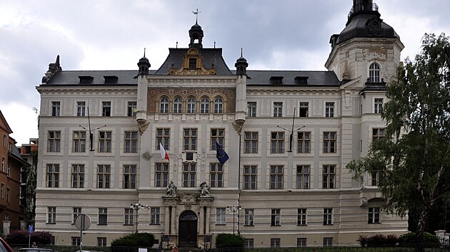 Budova Okresního soudu v Karlových Varech.
