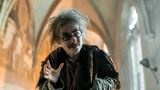 Anna Jiřina Daňhelová při natáčení minisérie Zrození alchymistky