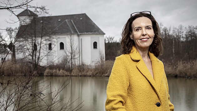 Šikmý kostel, klášter v Bílé Vodě, chalupy, kde žily žítkovské bohyně, místa v Římě, na kterých zloduch vraždil kardinály... Kam spisovatelé zasazují příběhy svých knih, tam míří davy čtenářů.