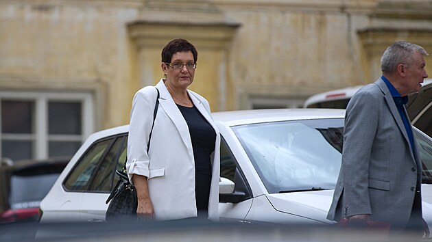 Mimořádné zastupitelstvo 5. srpna 2024 odvolalo dosavadní vedení Znojma a jmenovalo nové. Na snímku končící starostka Ivana Solařová (ANO).