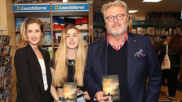 Režisér David Drábek, herečka Jana Bernášková a jejich dcera Justýna (duben 2024)