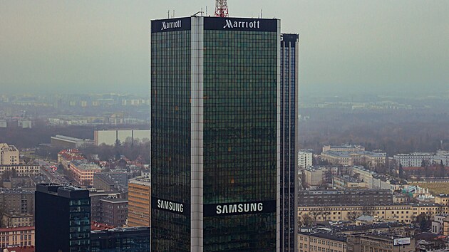 Byl to první hotel Marriott, který byl otevřen v regionu střední a Evropy, a jeden z prvních hotelů v Polsku, který získal pětihvězdičkový status. (8. sprna 2024)