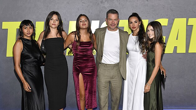 Matt Damon, jeho manželka Luciana Barroso a jejich dcery Alexia Barroso, Isabella, Gia a Stella Damonovy v New Yorku (31. července 2024)