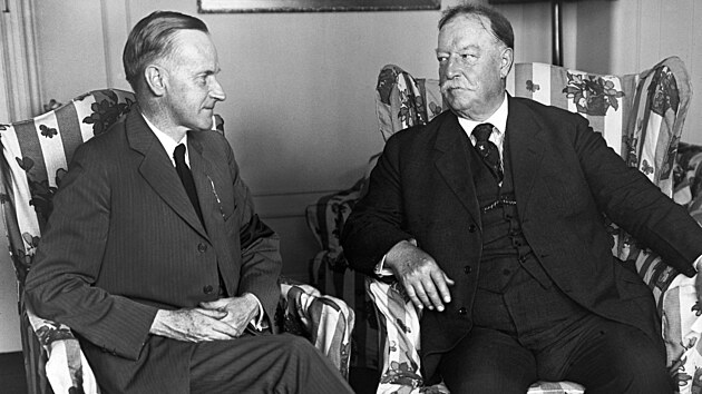 Třicátý a sedmadvacátý americký prezident Calvin Coolidge a William Howard Taft (zleva,1923)