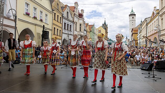 70. Chodské slavnosti spojené s Vavřineckou poutí si od pátku nenechaly ujít desítky tisíc lidí. Hlavní kulturní program se odehrával u brány na náměstí Míru (na snímku) a v zahradě pod Chodským hradem. Pokračuje ještě v neděli. (10. srpna 2024)