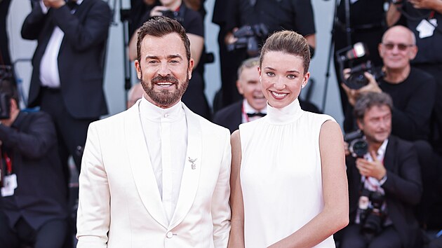 Justin Theroux a Nicole Brydon Bloomov&aacute; na filmov&eacute;m festivalu v Ben&aacute;tk&aacute;ch (28. srpna 2024)
