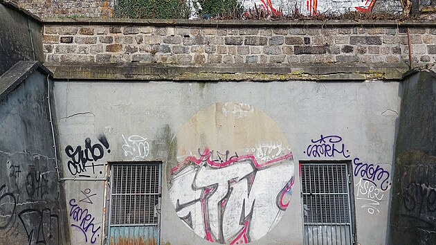 Vstup do krytu je nenápadný.