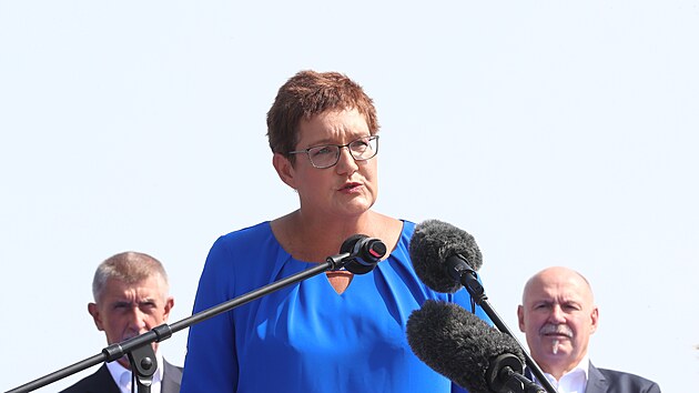 Hnutí ANO zahájilo hlavní fázi kampaně před krajskými volbami v Havraníkách nedaleko Znojma. U mikrofonu hovoří kandidátka na hejtmanku Jihomoravského kraje Ivana Solařová. (4. září 2024)