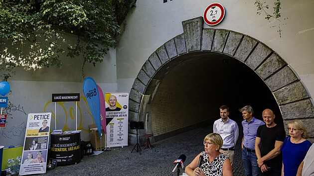 Zahájení volební kampaně kandidátů do Senátu s podporou České pirátské strany, představení programu a vizí. U vyústění tunelu Žižkov - Karlín vystoupili: zastupitelka a kandidátka do Senátu ve volebním obvodu č. 17 Eva Tylová, obhajující senátor ve volebním obvodu č. 26 Marek Hilšer, obhajující senátor ve volebním obvodu č. 23 Lukáš Wagenknecht, advokátka a senátorka Hana Kordová Marvanová, předseda poslaneckého klubu Pirátů Jakub Michálek a předseda pražského krajského sdružení Pirátů Ondřej Chrást. (6. září 2024)