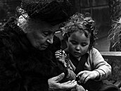 Maria Montessori - mezi dětmi se pohybovala až do konce svého života.